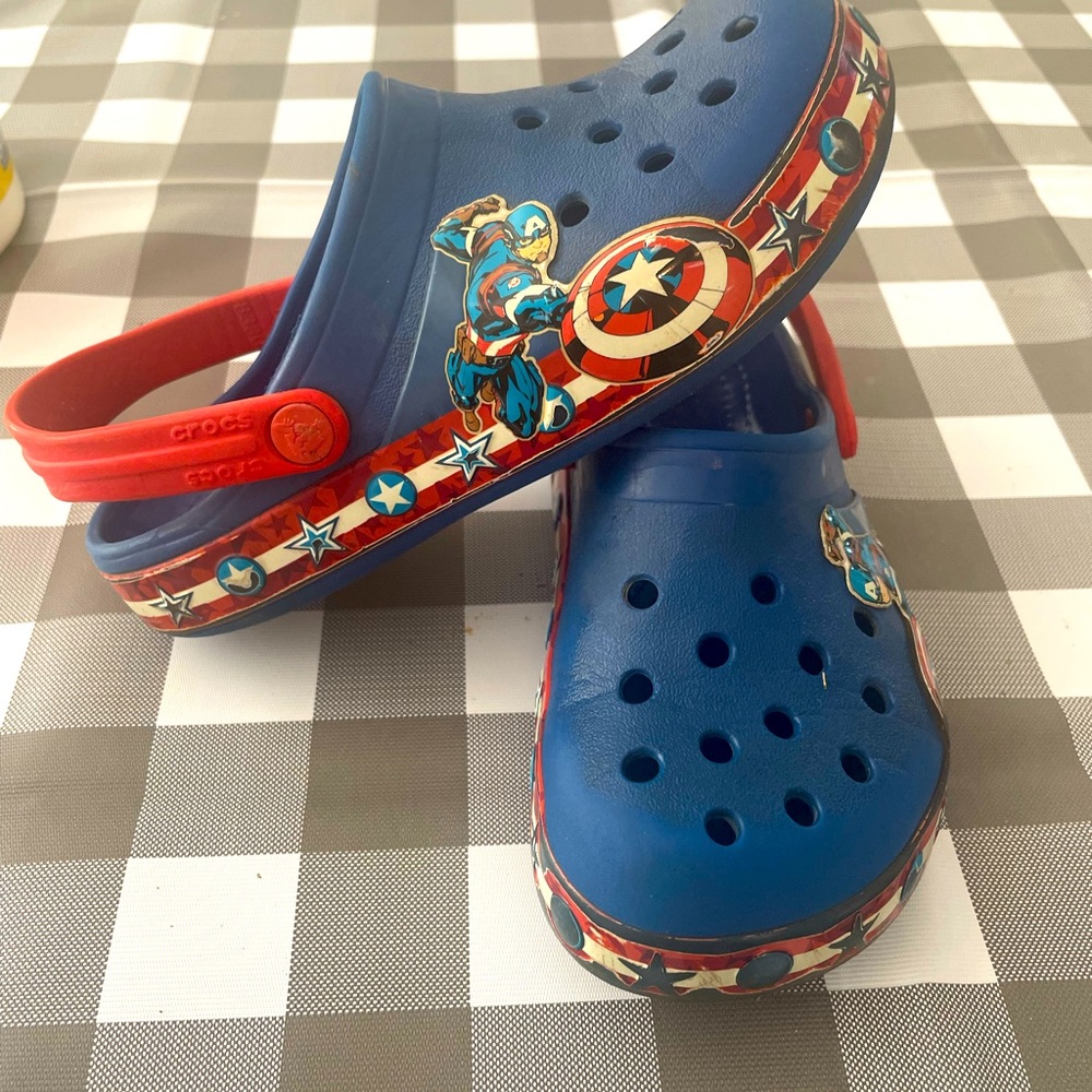 Captain America Crocs